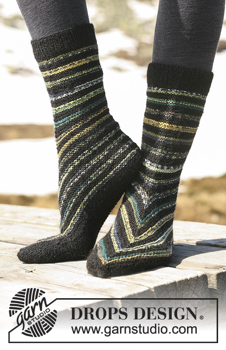 Kabuki / DROPS 114-22 - DROPS slippers with stripes in ”Fabel”.