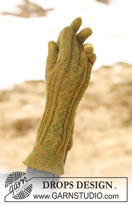 Hands On / DROPS 114-25 - DROPS handschoenen van ”Alpaca” met kabels.