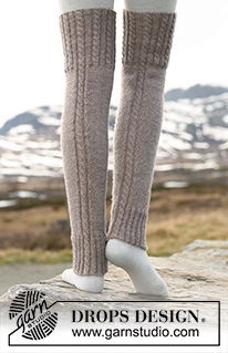 Woolly Trotters / DROPS 114-7 - DROPS leg warmers in ”Karisma” with cables. 