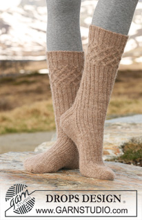 Winter Mornings / DROPS 115-34 - DROPS Socks with cables and rib in ”Alpaca”.