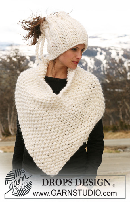DROPS 116-22 - Set comprises : Knitted DROPS hat in rib and poncho in seed st in ”Polaris”.