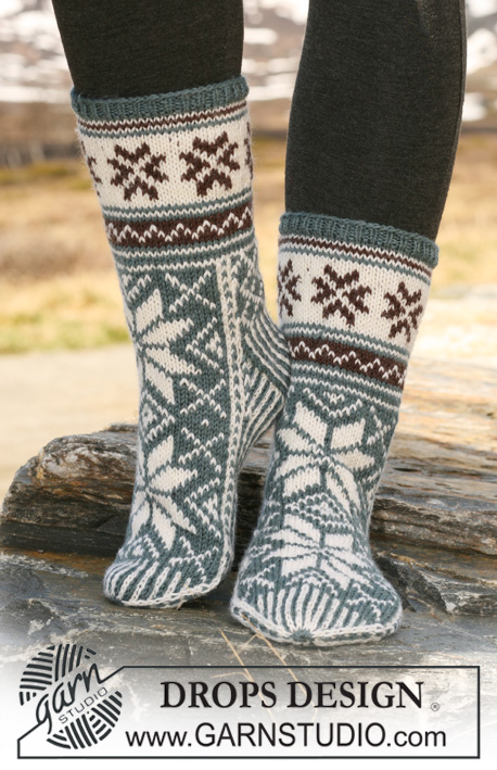 DROPS 116-54 - DROPS ponožky s norským vzorem pletené z příze Karisma. Velikost: 35-43.