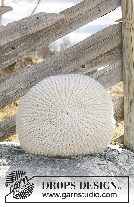 Sea Urchin / DROPS 117-54 - Knitted DROPS cushion cover with turns in ”Polaris”.