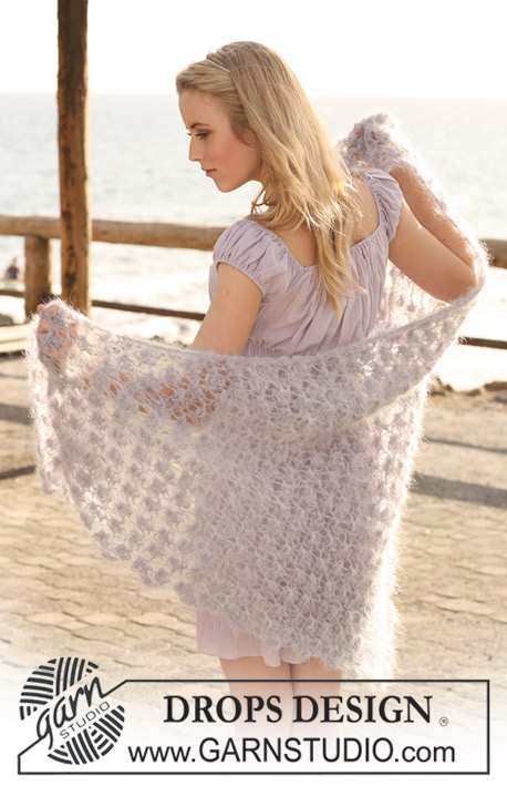 Phoebe / DROPS 119-14 - Knitted DROPS shawl with berry pattern in ”Vienna” or Melody.