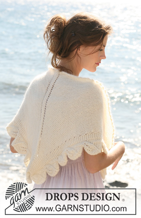 Edge of Summer / DROPS 119-9 - DROPS shawl with leaf borders in ”Alpaca” and ”Kid-Silk”. 