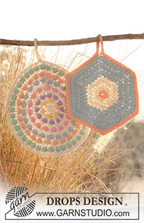 DROPS 120-52 - Crochet DROPS pot holders, 1 round with bobbles and 1 hexagon pot holder, in ”Paris”.