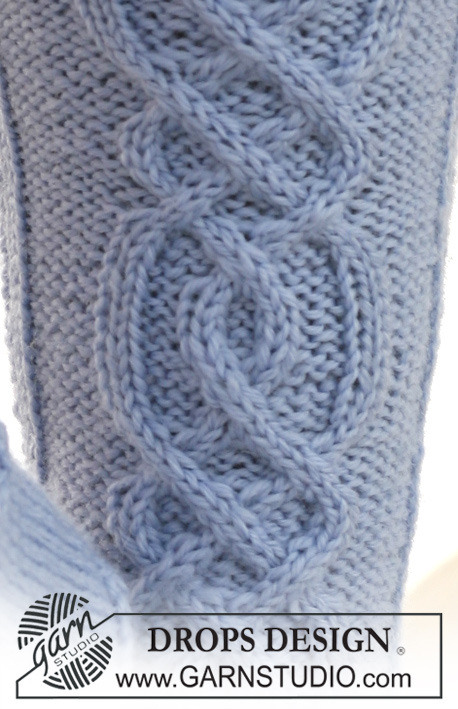 Zen Zoe / DROPS 121-15 - Knitted DROPS Socks with cables in ”Karisma”.