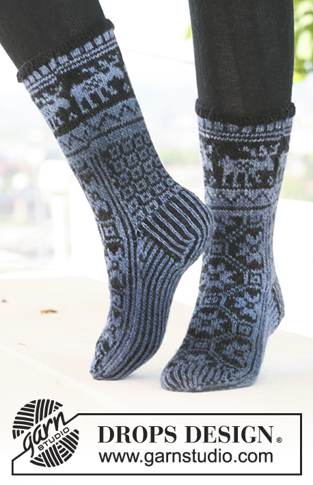 Moose Parade Socks / DROPS 121-3 - DROPS socks with pattern in ”Delight” and ”Fabel”. 