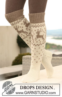 Free patterns - Christmas Socks & Slippers / DROPS 122-17