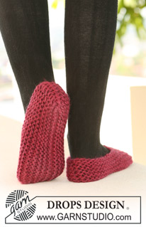 Free patterns - Christmas Socks & Slippers / DROPS 122-38