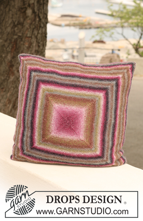 Angle Shades / DROPS 124-14 - DROPS cushion cover in garter st in ”Delight”.