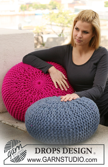 Marshmallow Pouf / DROPS 124-8 - DROPS ottoman in garter st in 4 strands ”Snow” or 2 strands ”Polaris”.