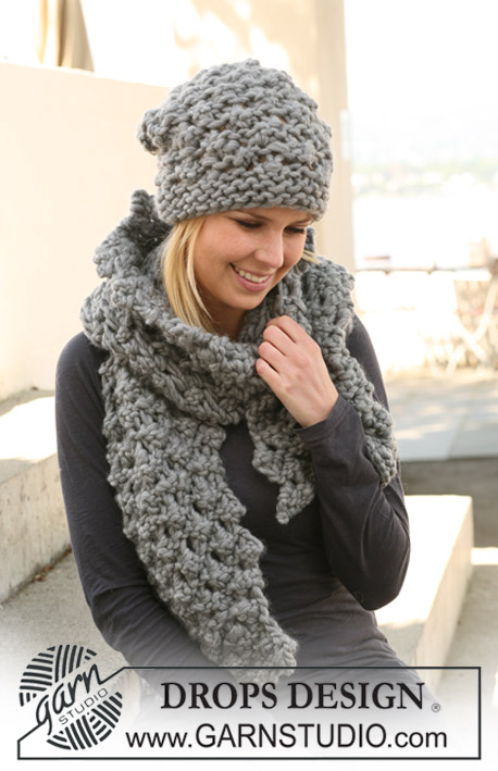 Princess Pebbles / DROPS 125-20 - Set comprises: Knitted DROPS hat and scarf with berry pattern in ”Polaris”. 