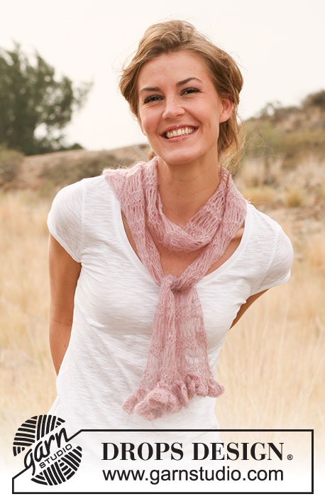 Always Ready / DROPS 127-10 - Knitted DROPS scarf with long stitch pattern in ”Vivaldi”.