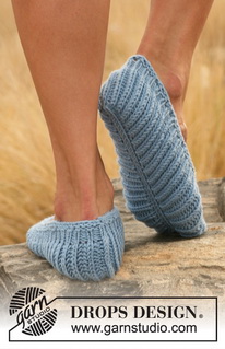 Stream / DROPS 129-32 - Knitted DROPS slippers in English rib in Merino Extra Fine. 