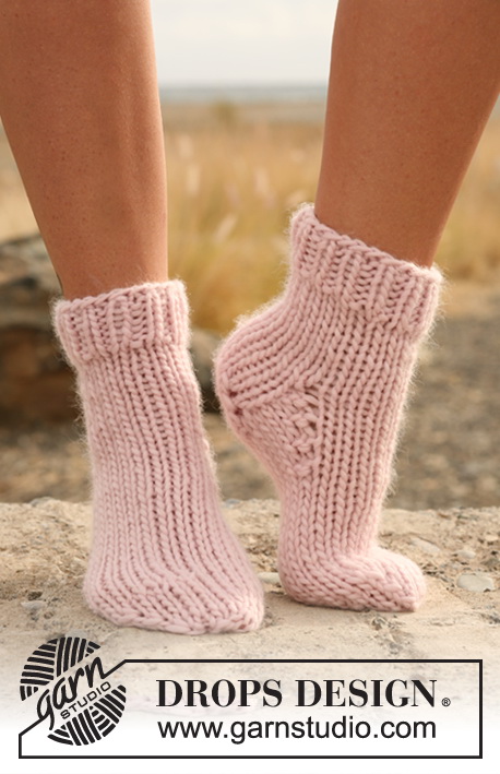 Annie's Dance / DROPS 129-33 - Knitted DROPS socks in stocking st with rib in Snow. 