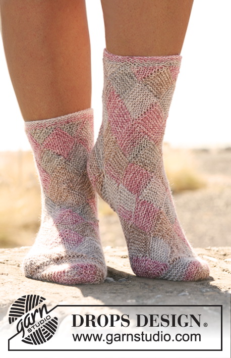 Square Root Socks / DROPS 130-24 - Knitted DROPS socks/slippers in garter st with entrelac pattern in ”Fabel”. 
