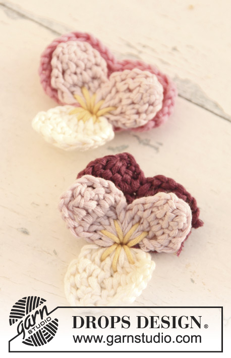 Violet Dreams / DROPS 130-36 - Crochet DROPS Wittrock's violets in “Muskat”.