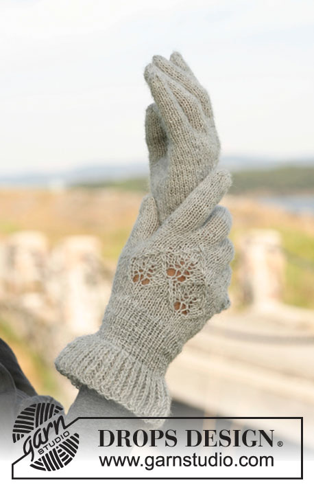 High Society / DROPS 131-10 - Knitted DROPS gloves with lace pattern in Alpaca.