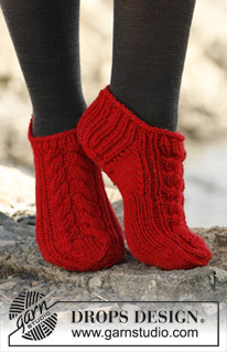 Chili / DROPS 131-43 - Knitted DROPS short socks with cable in Alaska. 
DROPS design:  Pattern no NE-060
