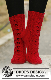 Free patterns - Christmas Socks & Slippers / DROPS 131-44