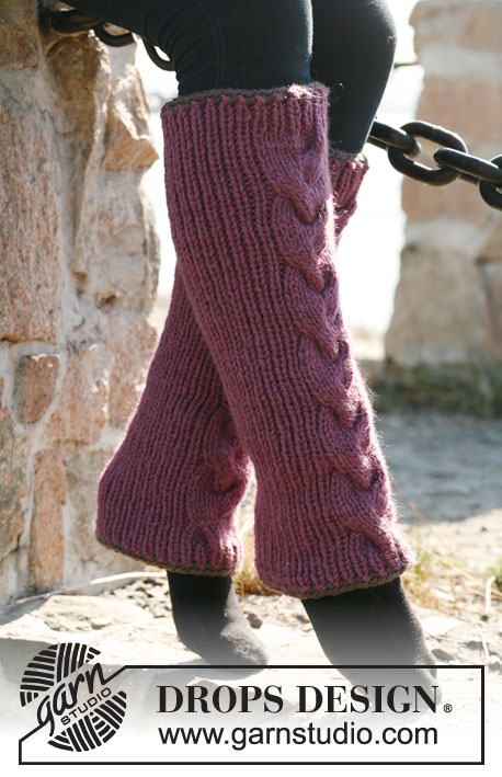 Ballerina / DROPS 132-5 - Knitted DROPS leg warmers with rib, cable and crochet borders in ”Andes” or ”Snow”.