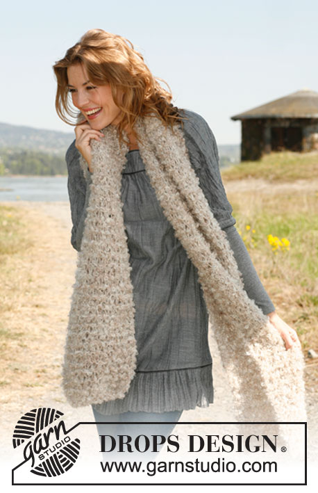 Misty Cloud / DROPS 133-21 - Set consists of: Knitted DROPS hat, scarf and wrist warmers in ”Puddel”.