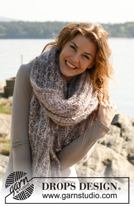 Winter's Best Friend / DROPS 133-24 - Knitted DROPS scarf with English rib in 3 threads ”Verdi”.
