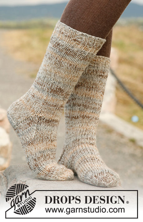 Foggy / DROPS 134-36 - Knitted DROPS socks in stocking st with rib in 2 threads ”Fabel”.