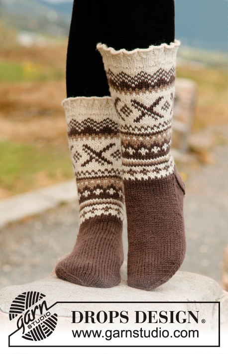 Denver / DROPS 135-44 - Knitted socks for men with Nordic pattern and flounce, in DROPS Karisma. Sizes 35 to 46.