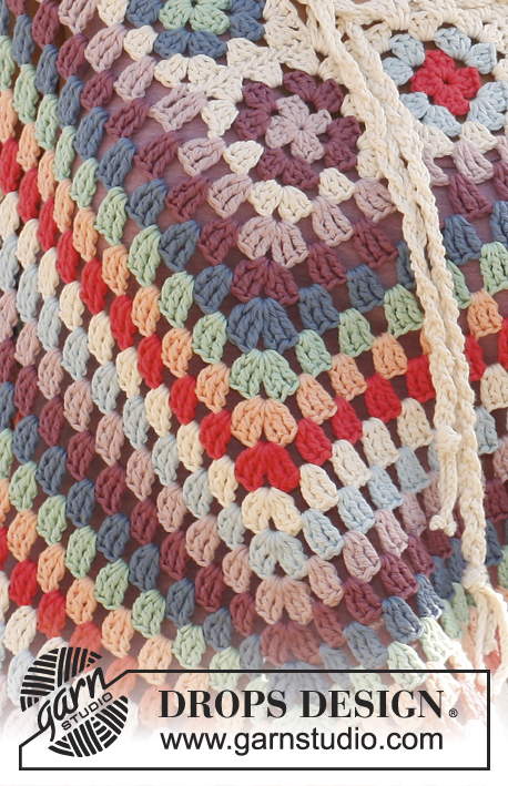 Summer of 69 / DROPS 139-1 - Poncho DROPS, en ganchillo / crochet, con aplicaciones “Granny” y grupos de p.a.d. en “Paris”. Talla: XS – XXL.