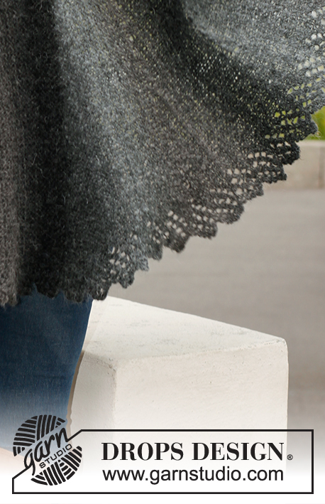 Marianna / DROPS 140-3 - Knitted DROPS shawl with short rows in Verdi.