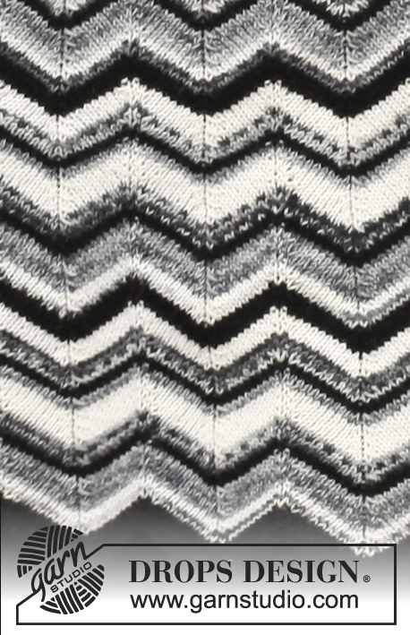 Buenos Aires / DROPS 140-30 - Vestido DROPS tejido con franjas, patrón zigzag y abertura en el escote, en “Fabel”. Talla: S – XXXL.