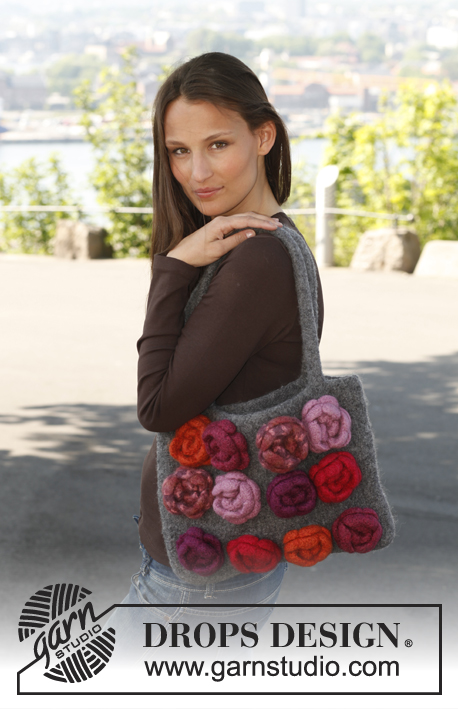Mademoiselle Rose / DROPS 140-34 - Felted DROPS bag with crochet and felted roses in ”Snow”. 