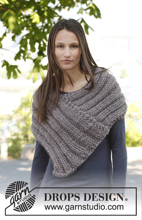 Anna / DROPS 140-46 - Knitted DROPS poncho in ”Polaris”.