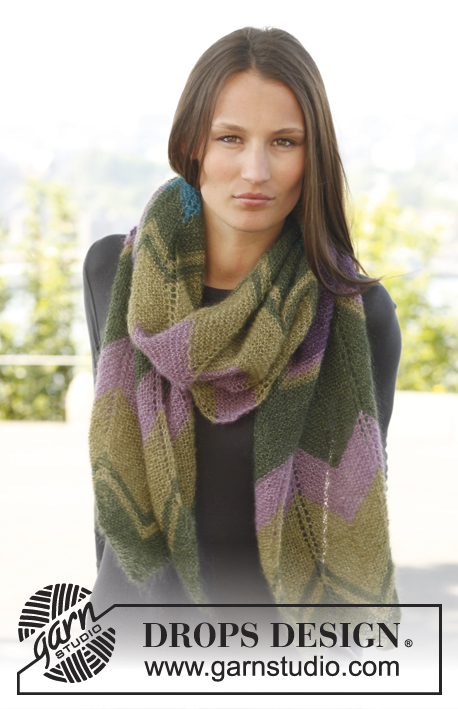 Ondine / DROPS 141-14 - Knitted DROPS scarf with zigzag pattern in ”Kid-Silk”. 