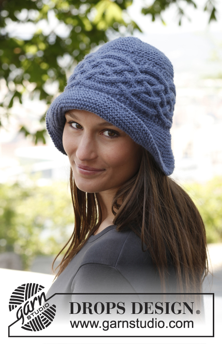 Runa / DROPS 141-42 - Knitted DROPS hat with sideways cable in ”Nepal”.