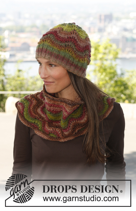 Autumn Set / DROPS 142-28 - Knitted DROPS hat and neck warmer with wavy pattern in ”Big Delight ”.