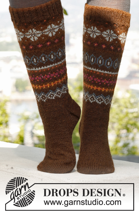 Autumn Aurora / DROPS 143-29 - Knitted DROPS socks with fair-isle pattern in ”Alpaca”. Size 35-43