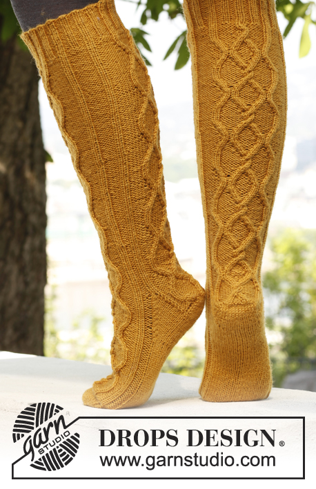 Golden Socks / DROPS 143-8 - DROPS ponožky – podkolenky s copánkovým vzorem pletené z příze Karisma.
