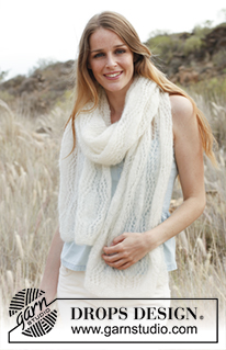 Soft embrace / DROPS 146-25 - Knitted DROPS scarf with lace pattern in ”Vivaldi” or Brushed Alpaca Silk .