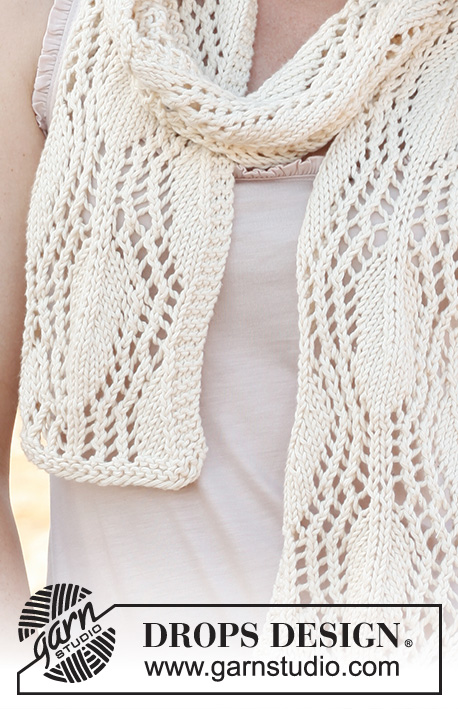 Alessia / DROPS 146-26 - Knitted DROPS scarf with lace pattern in ”Big Merino”.