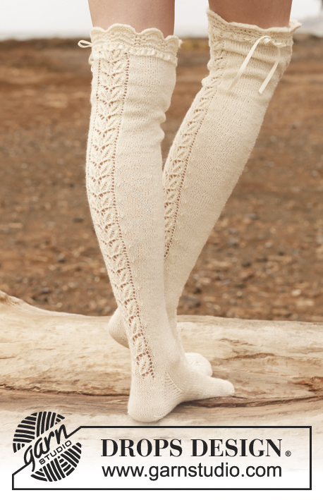 Sofia / DROPS 146-36 - Knitted DROPS stockings with lace pattern in Fabel. Size 35 - 43.