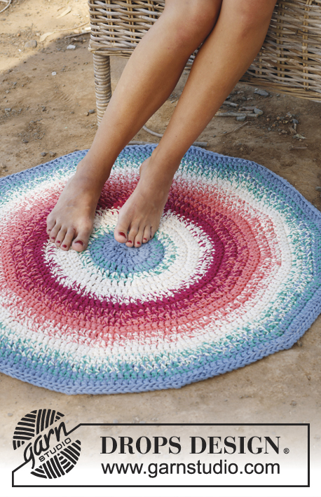 Celine / DROPS 147-17 - Crochet DROPS round carpet in 3 threads ”Paris”.