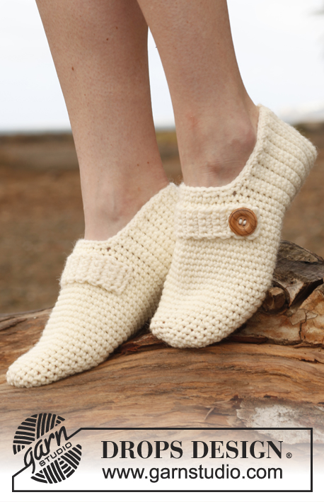 Nelle / DROPS 148-29 - Crochet DROPS slippers with strap and button in ”Nepal”. Size 35 - 43.