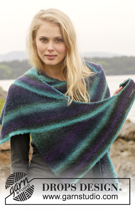 Crepuscule / DROPS 149-13 - Knitted DROPS shawl with short rows in ”Delight”.