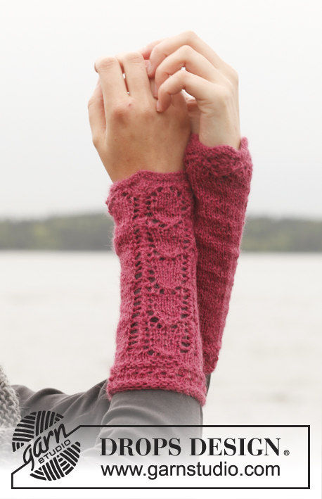 Raspberry Sorbet Wrist Warmers / DROPS 151-17 - Knitted DROPS wrist warmers with lace pattern in ”Alpaca”. Size one-size.