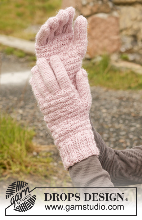 Rose Mint Gloves / DROPS 151-22 - Knitted DROPS gloves in ”Karisma”.