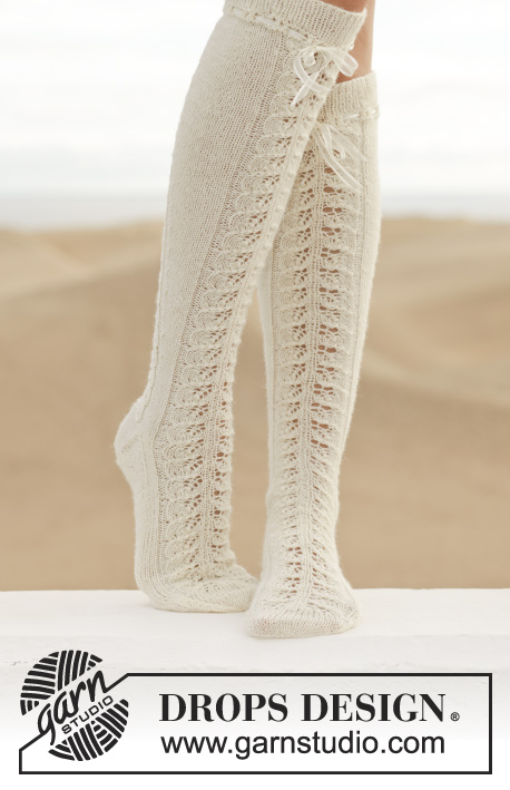 Little Women / DROPS 154-31 - DROPS ponožky – podkolenky s krajkovým vzorem pletené z příze Fabel. Velikost: 35-43.
