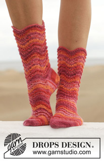 Cherry Jam / DROPS 154-5 - Knitted DROPS socks with wave pattern in Fabel. Size 35 - 43.